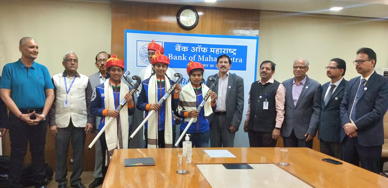 felicitated three promising junior Indian women’s hockey team players felicitated three promising junior Indian women’s hockey team players