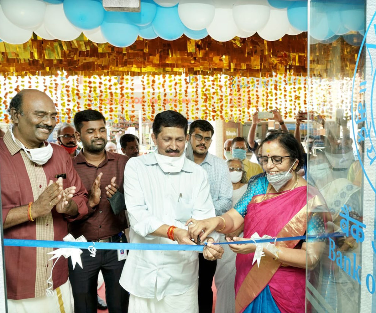 Shri A S Rajeev, Managing Director and Chief Executive Officer of Bank of Maharashtra inaugurating the Branch at Guruvayoor in Kerala Shri A S Rajeev, Managing Director and Chief Executive Officer of Bank of Maharashtra inaugurating the Branch at Guruvayoor in Kerala